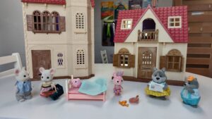 Using Calico Critters, Li’l Woodzeez, & Honey Bee Acres Toys in Speech & Language Treatment